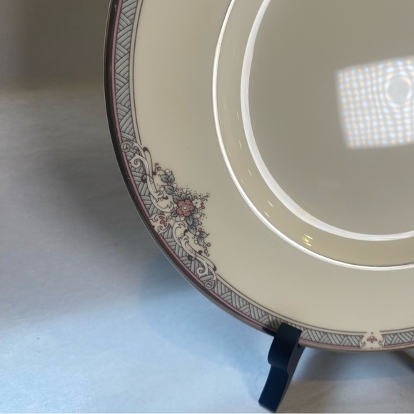 Royal Doulton Fine China Replacement Jillian H5193 8” Salad Plate - Picture 2 of 6